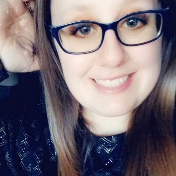 Meet your Posher, Hillary - Picture 1 of 1